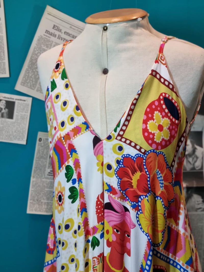 Vestido clara namoradeira fundo branco - BRANCO